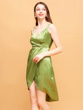 Airchics mini-robe satin à fines brides v-cou mode cocktail