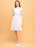Airchics mini-robe satin col rond manches courtes élégant cocktail argent