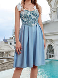 Airchics mini-robe trapèze fleurie strappy à fines brides mode bleu