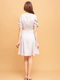 Airchics mini-robe satin col rond manches courtes élégant cocktail argent